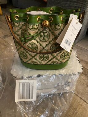 Tory Burch T Monogram Green Logo-Print Straw Bucket Shoulder Bag